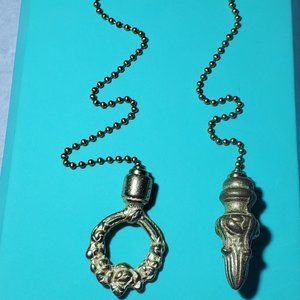 Source Unknown Gold Chain Decor
